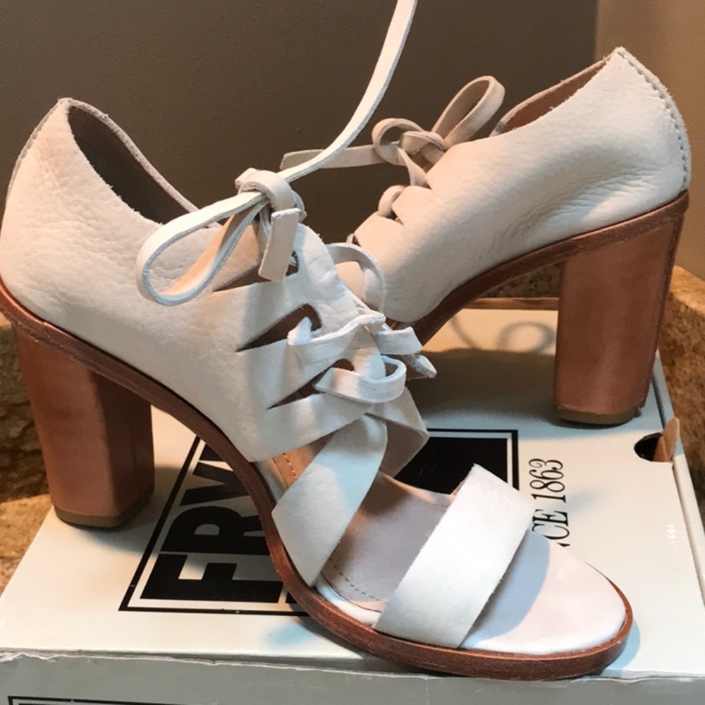Frye Sofia Tie On Sandals Size 8 White